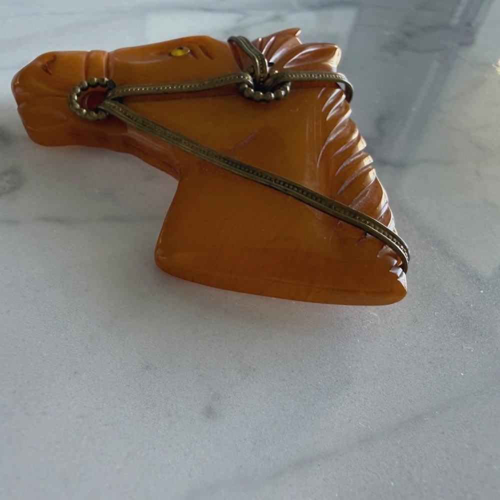 Vintage Carved Butterscotch Bakelite Horse Head Brooch, 1930s - Picture 6 of 12
